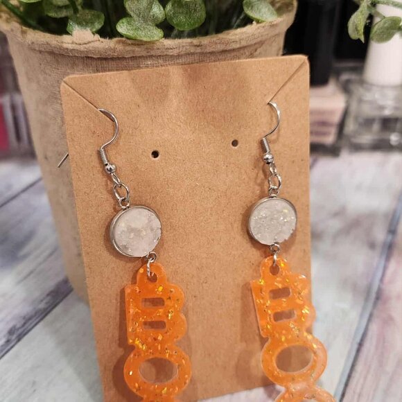 Halloween orange BOO dangle earrings - Picture 3 of 5